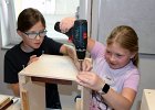 Ferienspiele 2025, Rahmen der Cajon verschrauben
